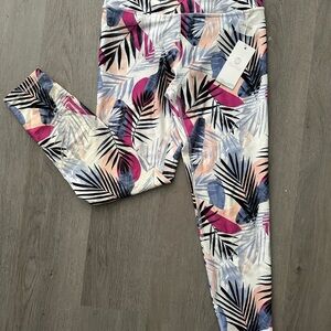 NWT* Medium Balance Collection Leggings